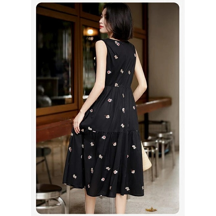 【目玉商品～超人気】小花柄ノースリーブワンピース涼しげでナチュラルな大人可愛いティアードデザイン プリント柄　ミモレ丈