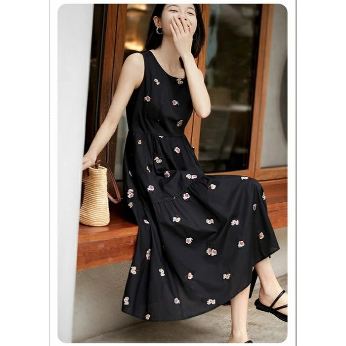 【目玉商品～超人気】小花柄ノースリーブワンピース涼しげでナチュラルな大人可愛いティアードデザイン プリント柄　ミモレ丈