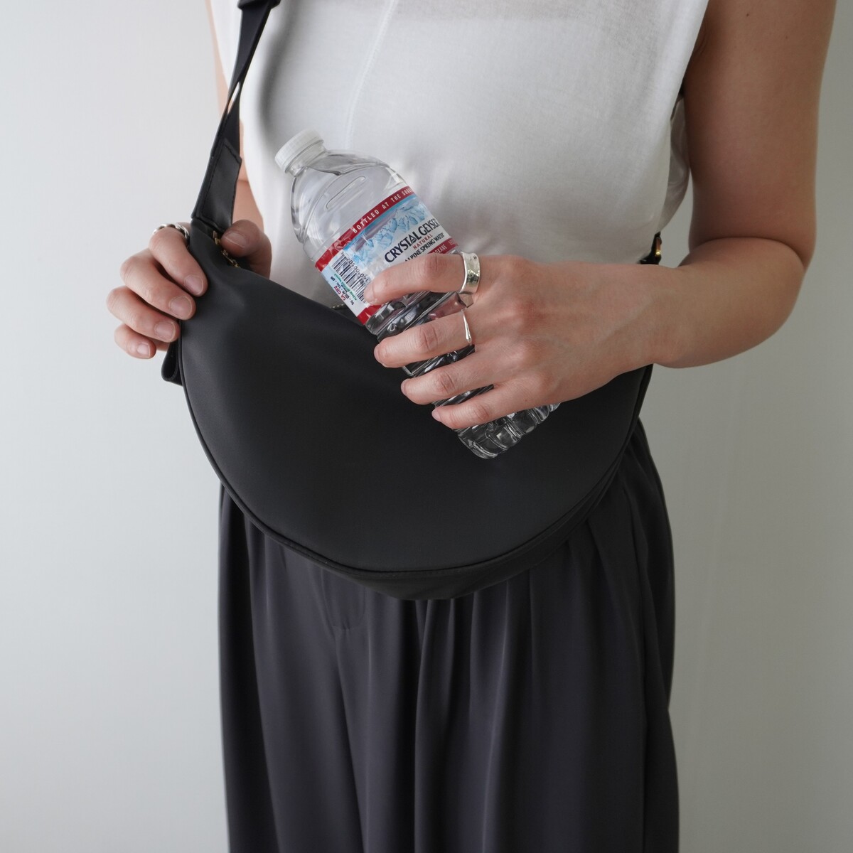 VIOLAdORO ヴィオラドーロ ボディバッグ BIANCA V-2247 レディース ナイロン ショルダーバッグ バックル クロスボディ 鞄 カラー3色 VIOLAdORO ヴィオラドーロ ボディバッグ BIANCA V-2247 レディース ナイロン ショルダーバッグ バックル クロスボディ 鞄 カラー3色