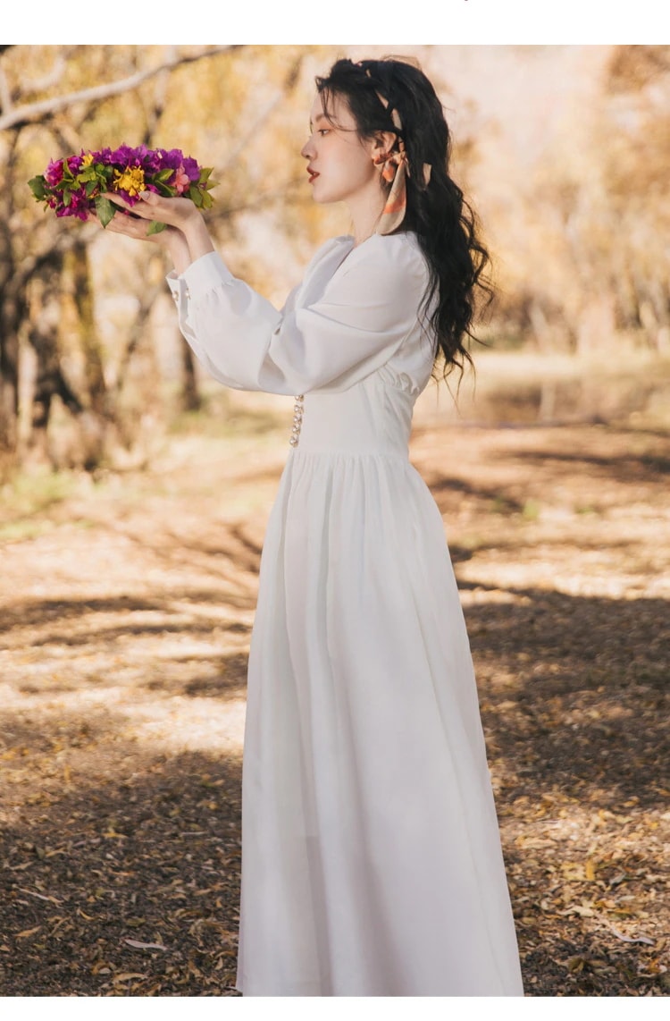 白いドレスの結婚披露宴のドレス