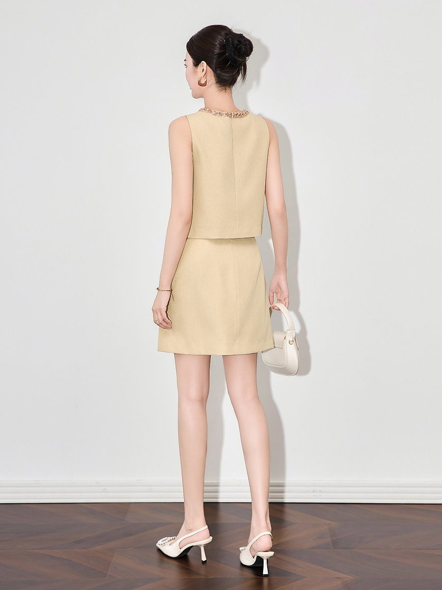 Nanyou Xiaoxiangfeng Heavy Industry Nail Diamond Sleeveless Vest + Celebrity Temperament Sequin Skir Nanyou Xiaoxiangfeng Heavy Industry Nail Diamond Sleeveless Vest + Celebrity Temperament Sequin Skir