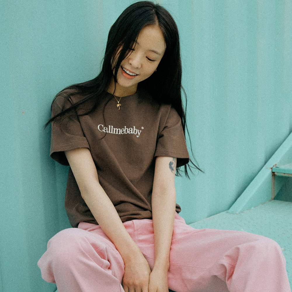 Call me baby 23 S/S ふゆ 新作! Summer Holiday Logo Tee (2 Color) Call me baby 23 S/S ふゆ 新作! Summer Holiday Logo Tee (2 Color)