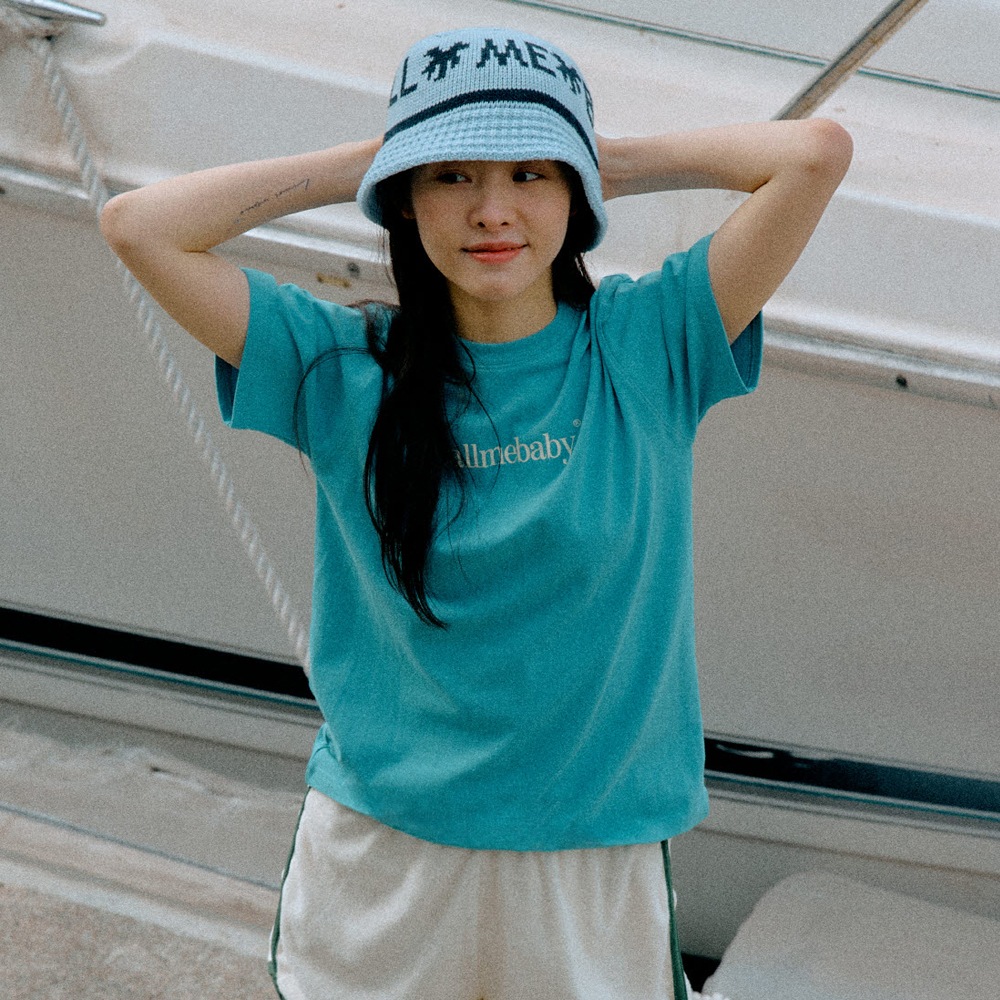 Call me baby 23 S/S ふゆ 新作! Summer Holiday Logo Tee (2 Color) Call me baby 23 S/S ふゆ 新作! Summer Holiday Logo Tee (2 Color)