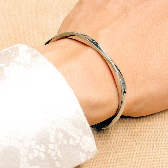 ヴィー vie ステンレス バングル アクセサリー 金属金属アレルギー対応 ヴィー vie ステンレス バングル アクセサリー 金属金属アレルギー対応