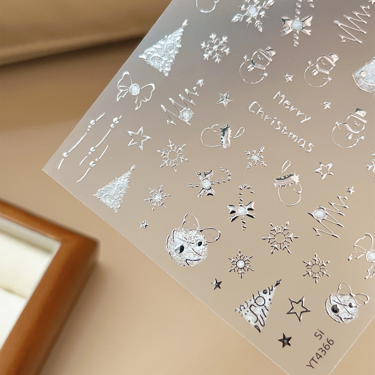 【1点ご購入 で10点プレゼントいたします】金銀のクリスマスネイルシールリボン雪だるまの素敵なバックジェルネイルアートシール