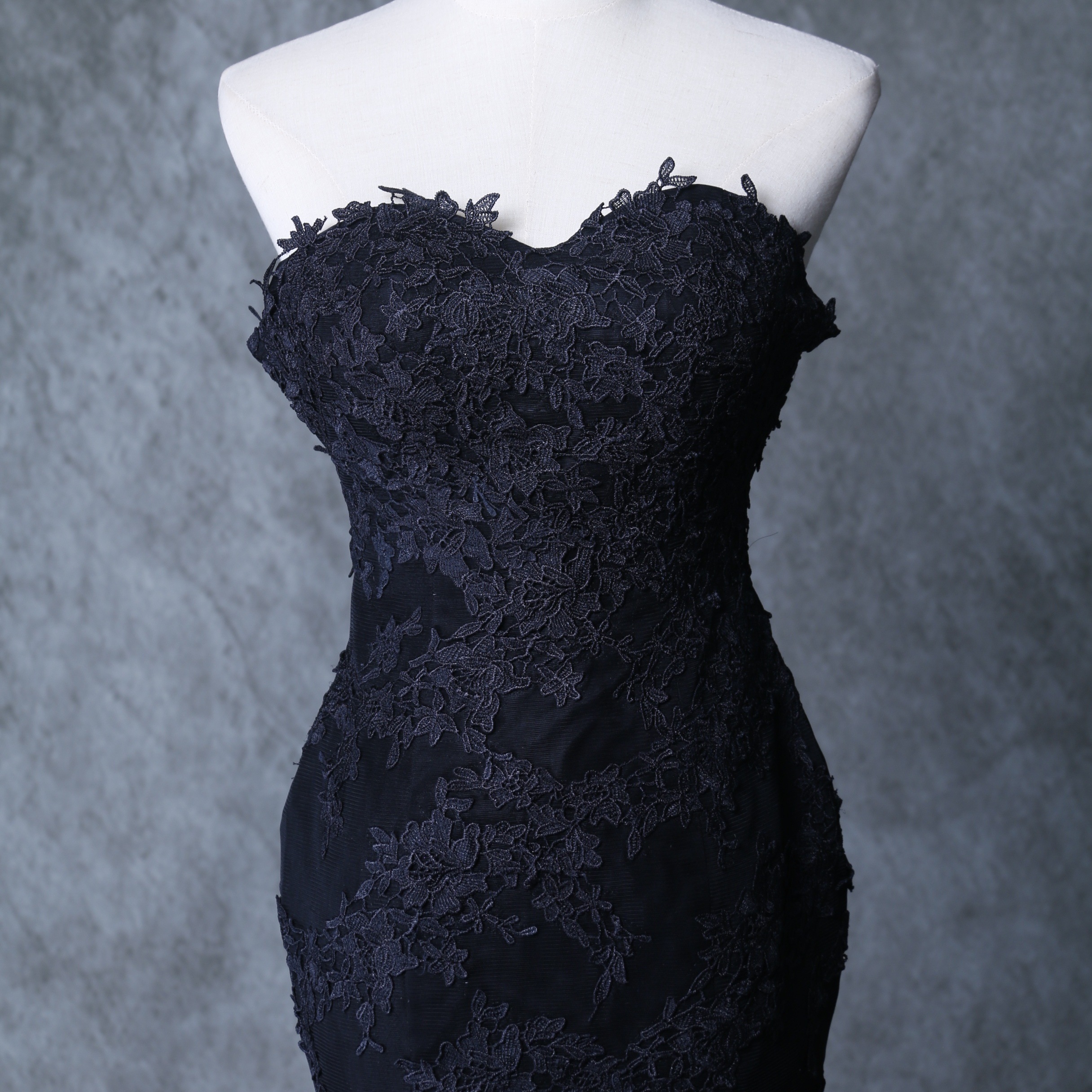 上品！カラードレス ブラック ベアトップ マーメイドライン 総レース 華やかなトレーン 海外挙式