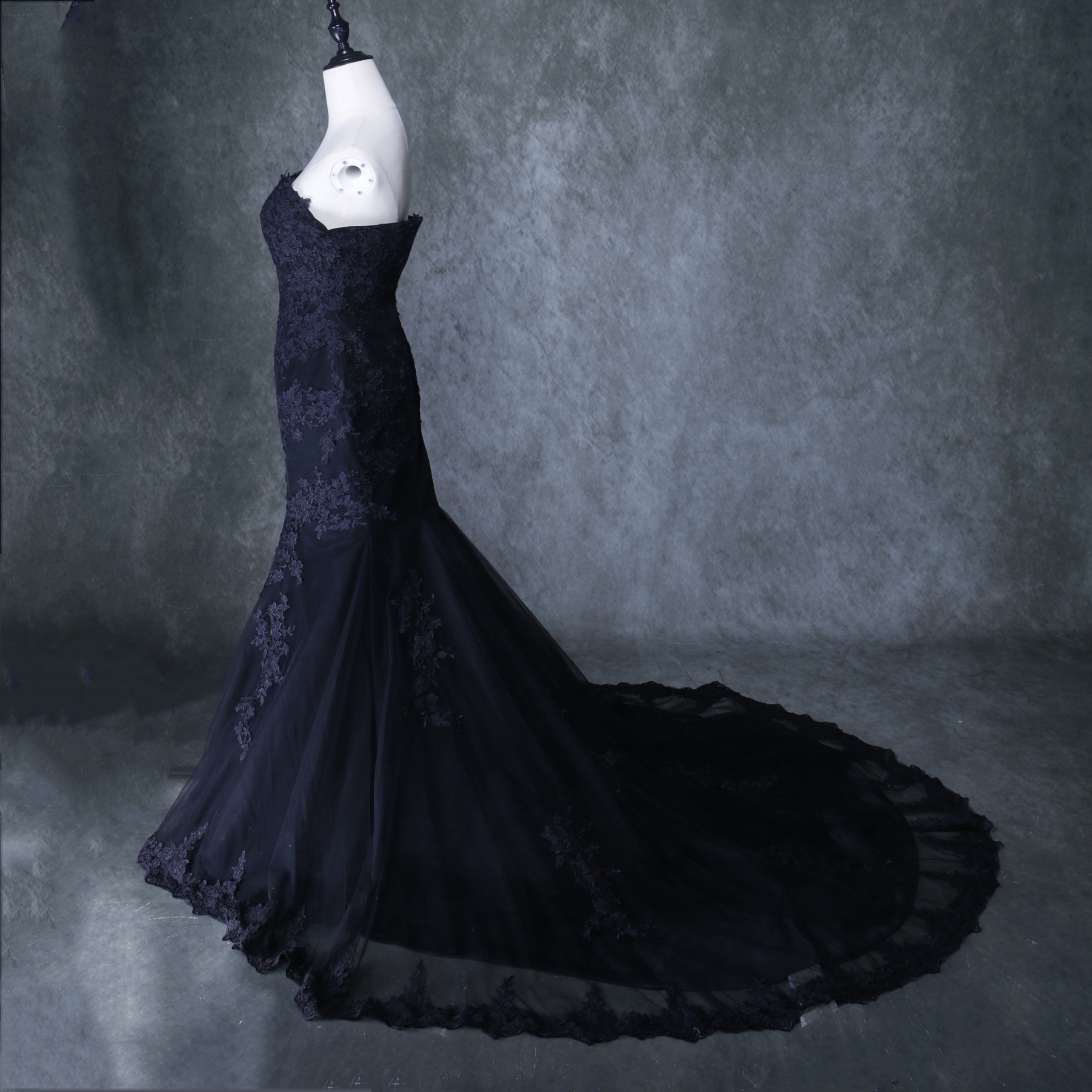 上品！カラードレス ブラック ベアトップ マーメイドライン 総レース 華やかなトレーン 海外挙式