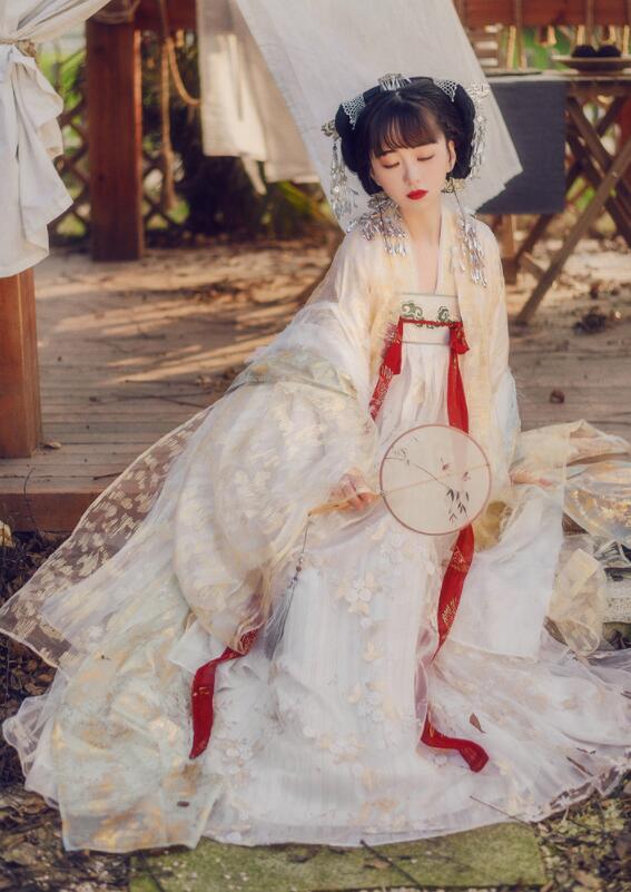 漢服＆唐装四点セット 超可愛い中華服　チャイナ服　華やか中国古代宮廷漢服　振り袖チャイナドレス　華流コスプレ衣装　貴妃皇后仮装コスチュム　白系　女性用　送料無料