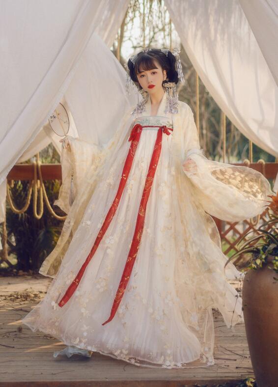 漢服＆唐装四点セット 超可愛い中華服　チャイナ服　華やか中国古代宮廷漢服　振り袖チャイナドレス　華流コスプレ衣装　貴妃皇后仮装コスチュム　白系　女性用　送料無料