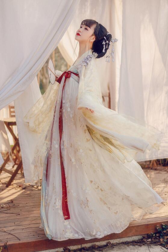 漢服＆唐装四点セット 超可愛い中華服　チャイナ服　華やか中国古代宮廷漢服　振り袖チャイナドレス　華流コスプレ衣装　貴妃皇后仮装コスチュム　白系　女性用　送料無料