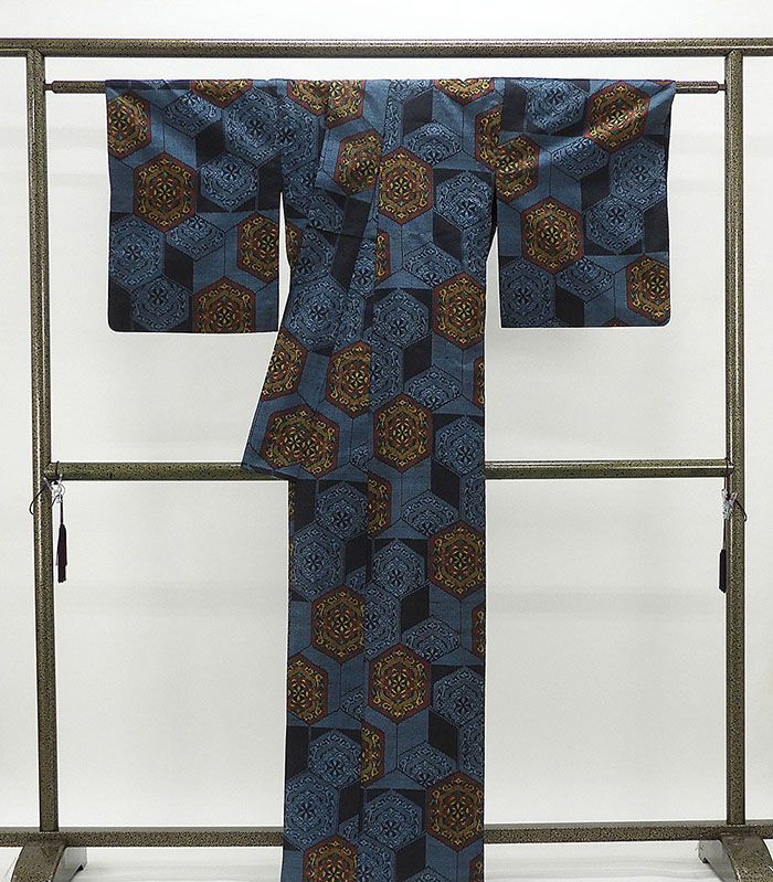 単衣 紬 正絹 単衣 亀甲幾何模様 身丈162.5cm 裄丈65.5cm 紬