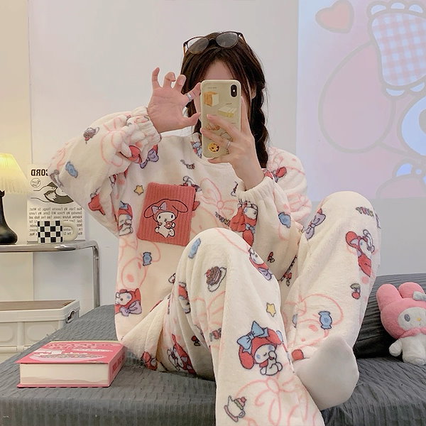 サンリオ ハローキティ フリースパジャマ 花柄　 ぬいぐるみ サンリオ ハローキティ フリースパジャマ 花柄 ぬいぐるみ Qoo10] 2025