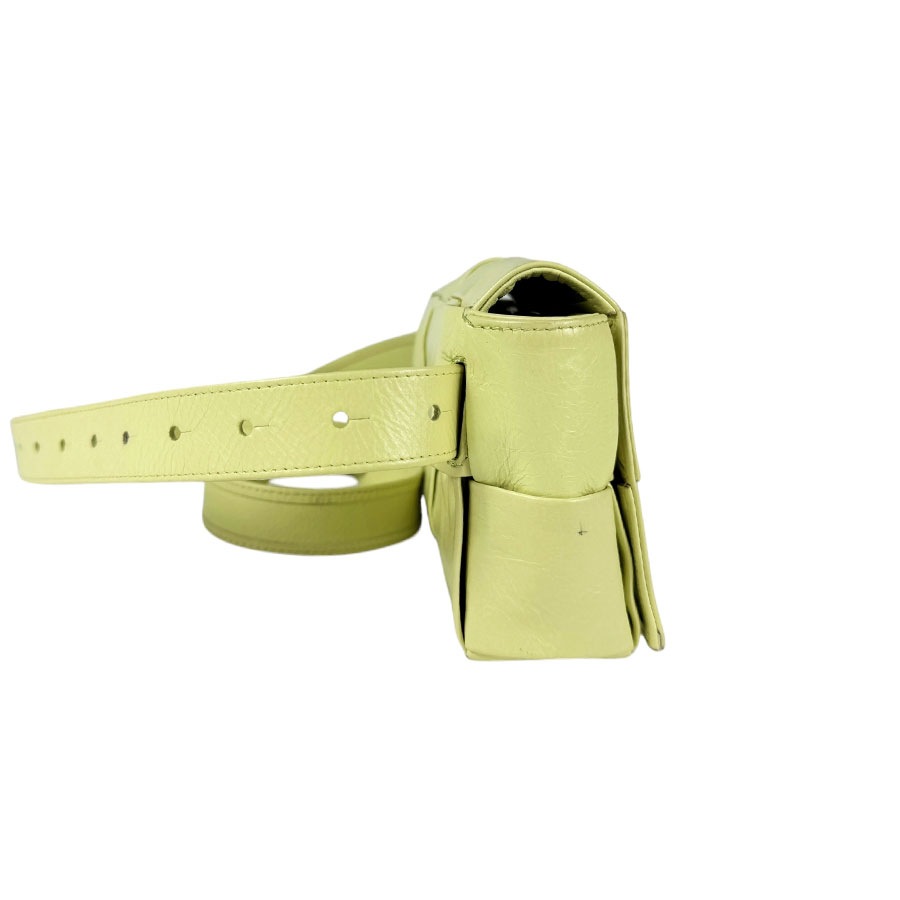 ボッテガヴェネタ BOTTEGAVENETA ボディバッグ カセット レザー ライトライムイエロー ユニセックス z3352 ボッテガヴェネタ BOTTEGAVENETA ボディバッグ カセット レザー ライトライムイエロー ユニセックス z3352