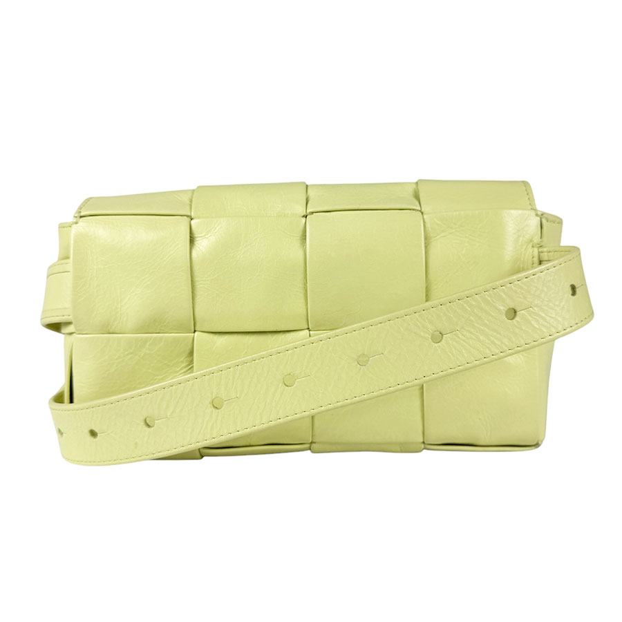 ボッテガヴェネタ BOTTEGAVENETA ボディバッグ カセット レザー ライトライムイエロー ユニセックス z3352 ボッテガヴェネタ BOTTEGAVENETA ボディバッグ カセット レザー ライトライムイエロー ユニセックス z3352