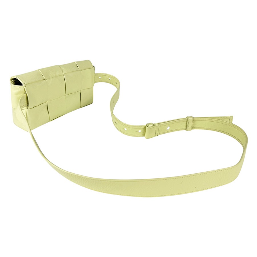 ボッテガヴェネタ BOTTEGAVENETA ボディバッグ カセット レザー ライトライムイエロー ユニセックス z3352 ボッテガヴェネタ BOTTEGAVENETA ボディバッグ カセット レザー ライトライムイエロー ユニセックス z3352