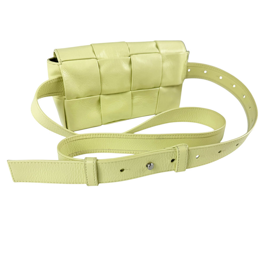 ボッテガヴェネタ BOTTEGAVENETA ボディバッグ カセット レザー ライトライムイエロー ユニセックス z3352 ボッテガヴェネタ BOTTEGAVENETA ボディバッグ カセット レザー ライトライムイエロー ユニセックス z3352