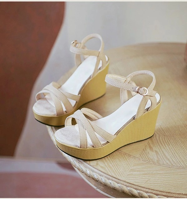 驚きの安さサンダル レディース ウェッジソール 厚底サンダル ベルト ストラップ 大きいサイズ ハイヒール ストーム ヒール8.5cm 夏 着心地よい 小さいサイズ 靴 女性 大人 ブラック ベージュ 驚きの安さサンダル レディース ウェッジソール 厚底サンダル ベルト ストラップ 大きいサイズ ハイヒール ストーム ヒール8.5cm 夏 着心地よい 小さいサイズ 靴 女性 大人 ブラック ベージュ