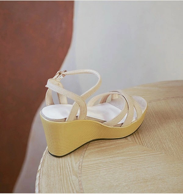 驚きの安さサンダル レディース ウェッジソール 厚底サンダル ベルト ストラップ 大きいサイズ ハイヒール ストーム ヒール8.5cm 夏 着心地よい 小さいサイズ 靴 女性 大人 ブラック ベージュ 驚きの安さサンダル レディース ウェッジソール 厚底サンダル ベルト ストラップ 大きいサイズ ハイヒール ストーム ヒール8.5cm 夏 着心地よい 小さいサイズ 靴 女性 大人 ブラック ベージュ