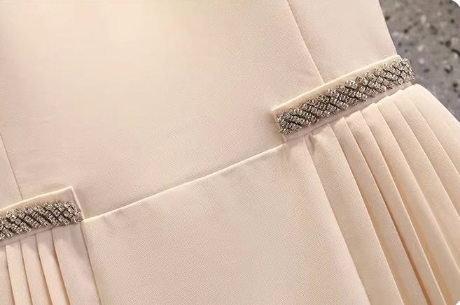 レディース ワンピース プルオーバー ミモレ 半袖 襟付き フェミニン プリーツ ウエストマーク ファスナー 切り替えデザイン ビーズ 大人可愛い きれいめ 上品 おしゃれ レトロ ガーリー 個性的 レディース ワンピース プルオーバー ミモレ 半袖 襟付き フェミニン プリーツ ウエストマーク ファスナー 切り替えデザイン ビーズ 大人可愛い きれいめ 上品 おしゃれ レトロ ガーリー 個性的