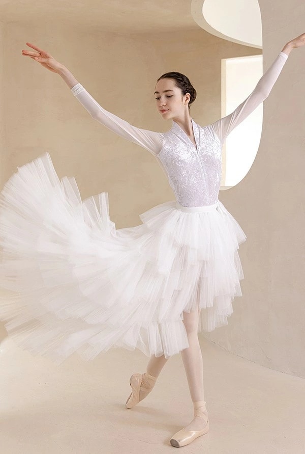 再入荷品バレエ レオタード 大人 長袖 美ライン vネット シンプル 韓国風 大人用 衣装 無地 バレエ用品 ballet用品 練習着 演出用 可愛い かわいい 春 夏 秋 お洒落 ダンス服 新体操 再入荷品バレエ レオタード 大人 長袖 美ライン vネット シンプル 韓国風 大人用 衣装 無地 バレエ用品 ballet用品 練習着 演出用 可愛い かわいい 春 夏 秋 お洒落 ダンス服 新体操