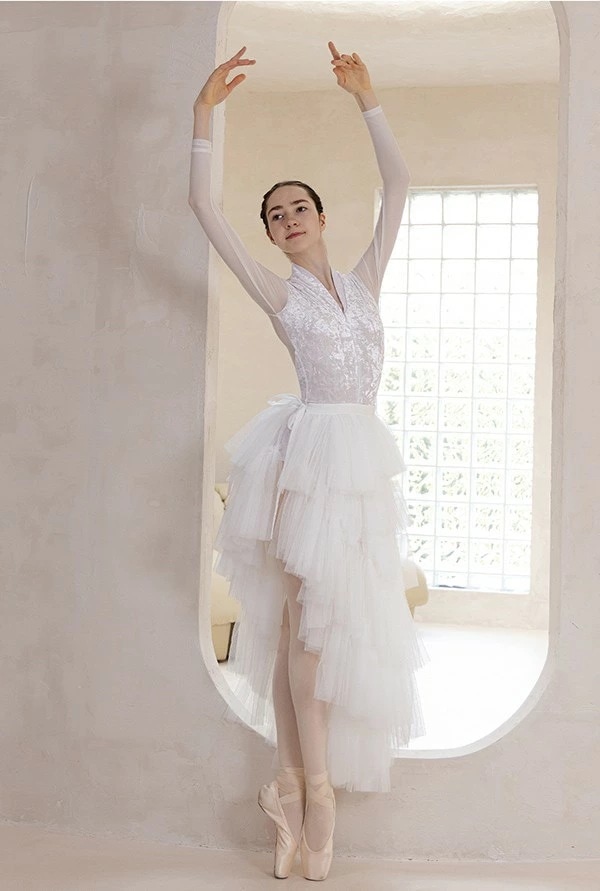 再入荷品バレエ レオタード 大人 長袖 美ライン vネット シンプル 韓国風 大人用 衣装 無地 バレエ用品 ballet用品 練習着 演出用 可愛い かわいい 春 夏 秋 お洒落 ダンス服 新体操 再入荷品バレエ レオタード 大人 長袖 美ライン vネット シンプル 韓国風 大人用 衣装 無地 バレエ用品 ballet用品 練習着 演出用 可愛い かわいい 春 夏 秋 お洒落 ダンス服 新体操