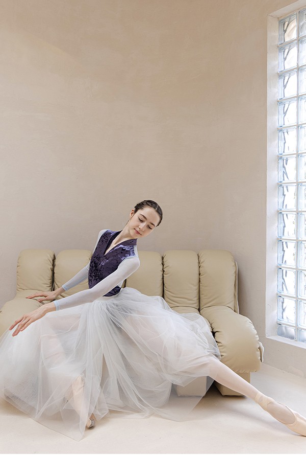 再入荷品バレエ レオタード 大人 長袖 美ライン vネット シンプル 韓国風 大人用 衣装 無地 バレエ用品 ballet用品 練習着 演出用 可愛い かわいい 春 夏 秋 お洒落 ダンス服 新体操 再入荷品バレエ レオタード 大人 長袖 美ライン vネット シンプル 韓国風 大人用 衣装 無地 バレエ用品 ballet用品 練習着 演出用 可愛い かわいい 春 夏 秋 お洒落 ダンス服 新体操