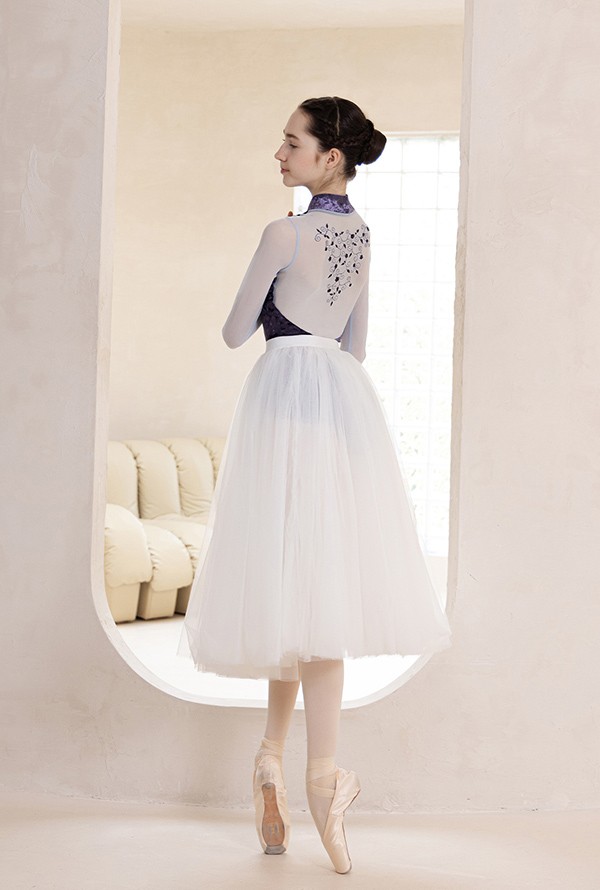 再入荷品バレエ レオタード 大人 長袖 美ライン vネット シンプル 韓国風 大人用 衣装 無地 バレエ用品 ballet用品 練習着 演出用 可愛い かわいい 春 夏 秋 お洒落 ダンス服 新体操 再入荷品バレエ レオタード 大人 長袖 美ライン vネット シンプル 韓国風 大人用 衣装 無地 バレエ用品 ballet用品 練習着 演出用 可愛い かわいい 春 夏 秋 お洒落 ダンス服 新体操