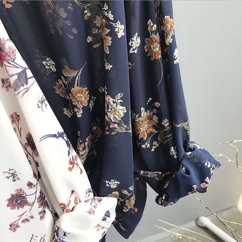 2485.花柄プリントVネックシャツ(ネイビー)2019 春夏 通学 通勤 デート 普段使い カジュアル 大人可愛い カフェ 女子会 お出かけ 2485.花柄プリントVネックシャツ(ネイビー)2019 春夏 通学 通勤 デート 普段使い カジュアル 大人可愛い カフェ 女子会 お出かけ