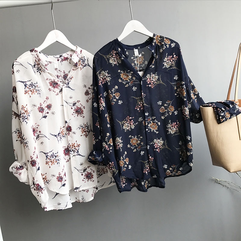 2485.花柄プリントVネックシャツ(ネイビー)2019 春夏 通学 通勤 デート 普段使い カジュアル 大人可愛い カフェ 女子会 お出かけ 2485.花柄プリントVネックシャツ(ネイビー)2019 春夏 通学 通勤 デート 普段使い カジュアル 大人可愛い カフェ 女子会 お出かけ