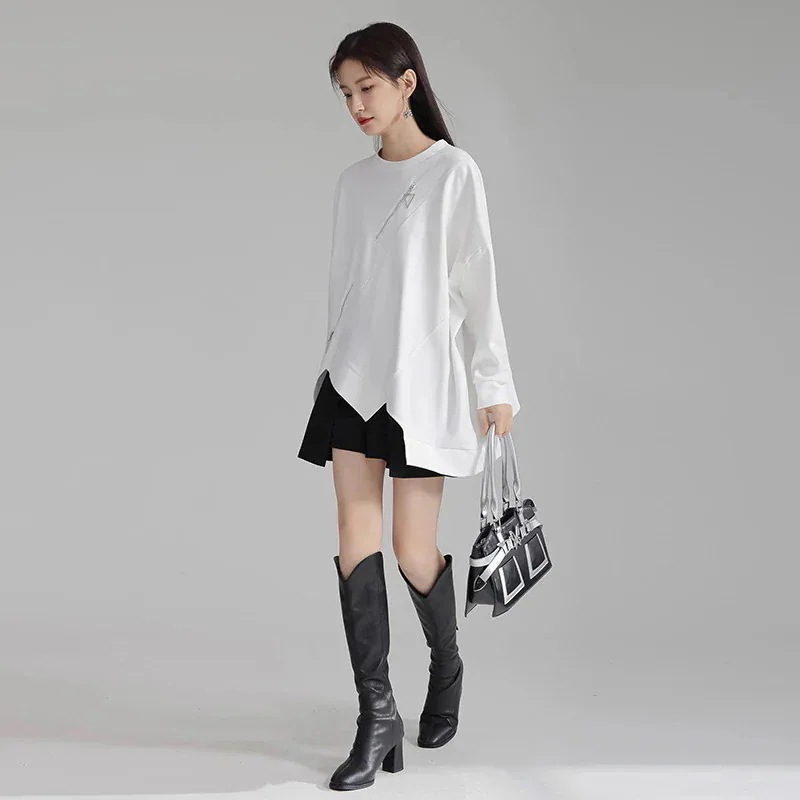 アメリカンスタイルの白いTシャツ韓国ファッションスウェットレディース春秋冬服黒白トップス新作2024長袖tシャツアンダーシャツ 着痩せ効果