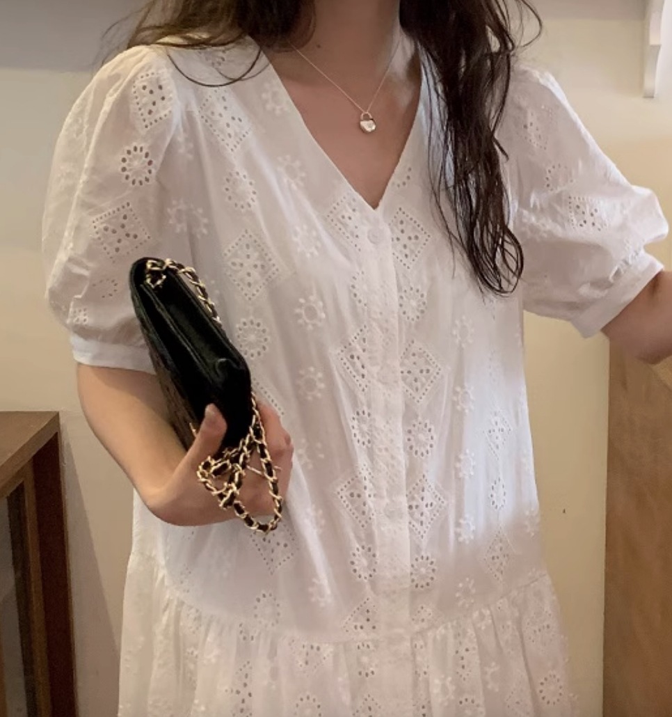 ワンピース 半袖 Vネック かわいい 大人可愛い きれいめ シンプル カジュアル 大人 上品 おしゃれ お洒落 大人女子 こなれ感 個性的 主役級 存在感 美容師 メイクアップアーティスト ネイリスト