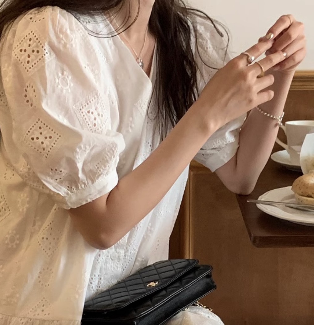 ワンピース 半袖 Vネック かわいい 大人可愛い きれいめ シンプル カジュアル 大人 上品 おしゃれ お洒落 大人女子 こなれ感 個性的 主役級 存在感 美容師 メイクアップアーティスト ネイリスト