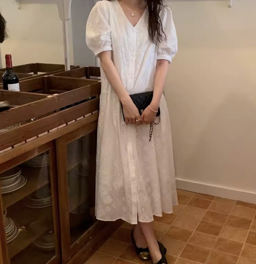 ワンピース 半袖 Vネック かわいい 大人可愛い きれいめ シンプル カジュアル 大人 上品 おしゃれ お洒落 大人女子 こなれ感 個性的 主役級 存在感 美容師 メイクアップアーティスト ネイリスト