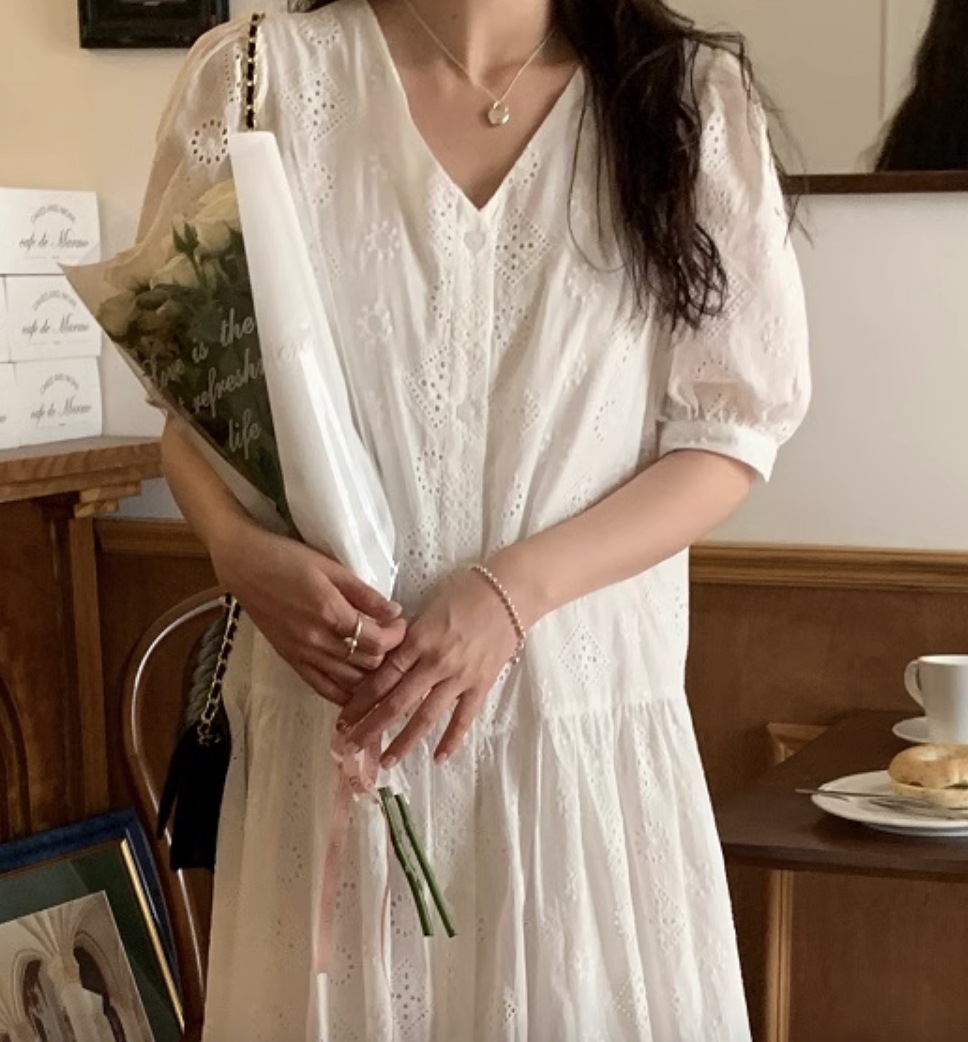 ワンピース 半袖 Vネック かわいい 大人可愛い きれいめ シンプル カジュアル 大人 上品 おしゃれ お洒落 大人女子 こなれ感 個性的 主役級 存在感 美容師 メイクアップアーティスト ネイリスト