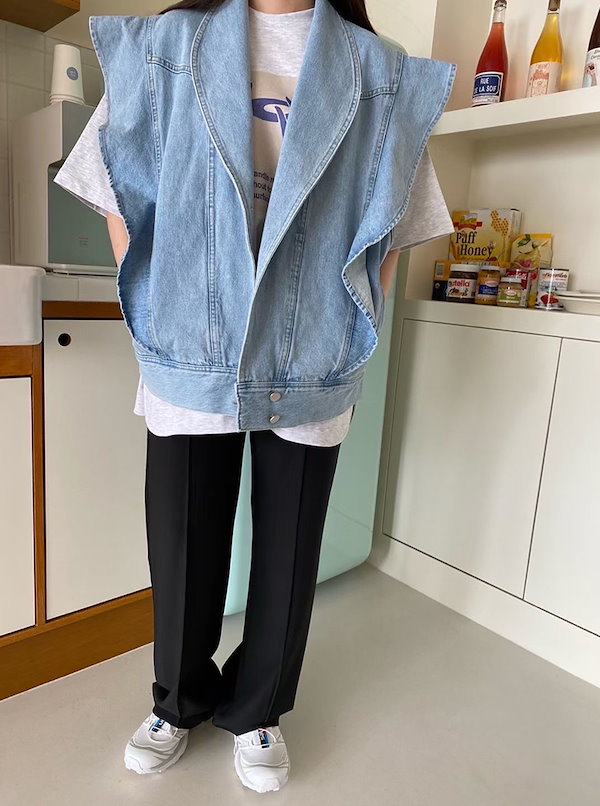 miu miu フリル付きデニムベスト miu miu フリル付きデニムベスト Miu Miu（ミュウミュウ