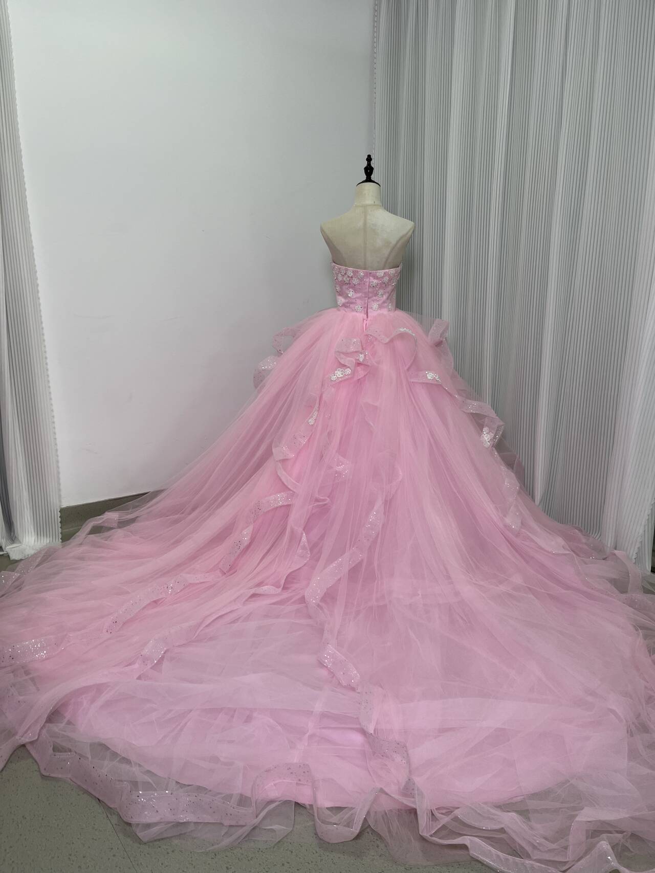 カラードレス ピンク ベアトップ ファスナー プリンセスライン 花嫁 華やかなトレーン カラードレス ピンク ベアトップ ファスナー プリンセスライン 花嫁 華やかなトレーン