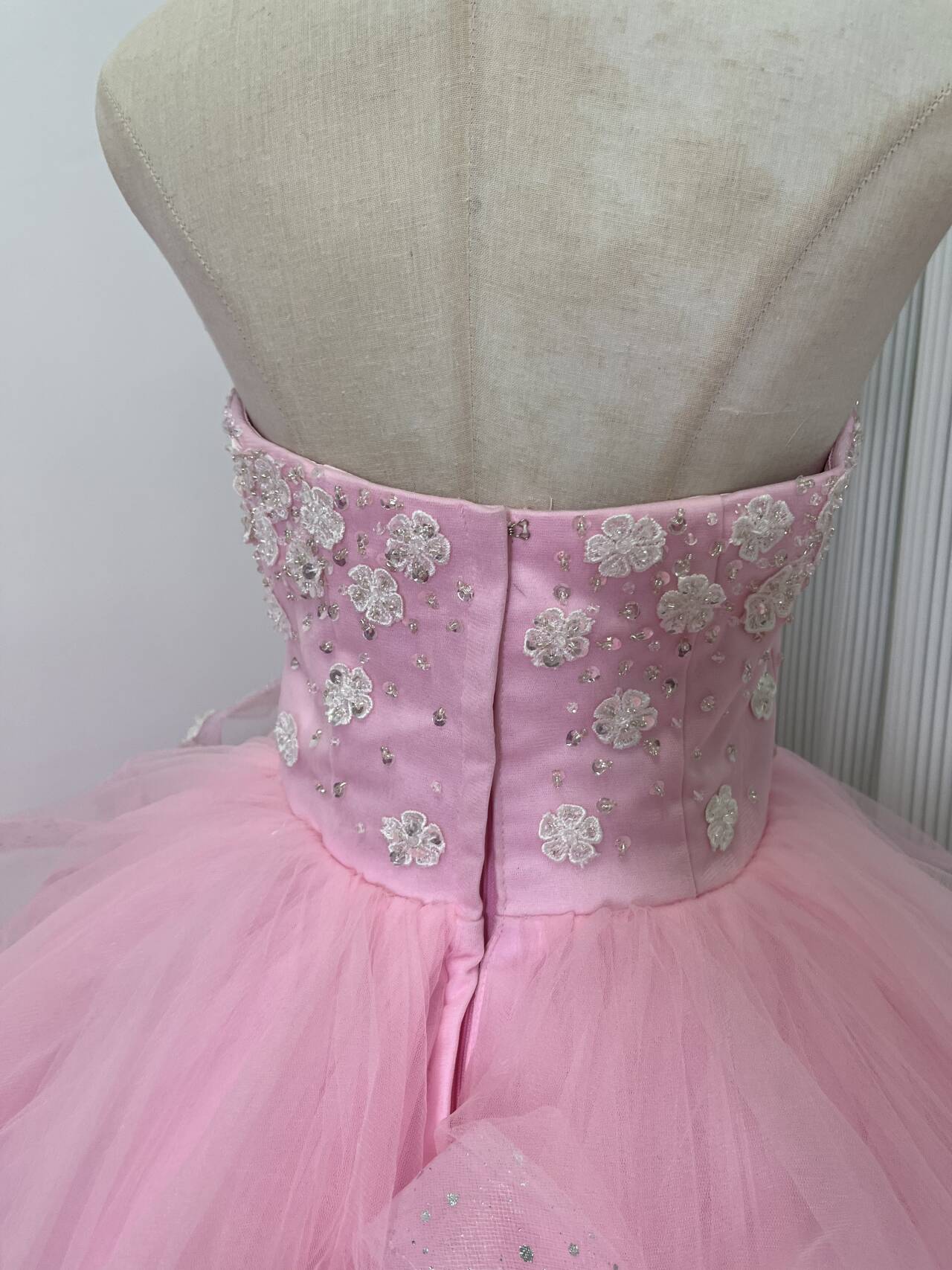 カラードレス ピンク ベアトップ ファスナー プリンセスライン 花嫁 華やかなトレーン カラードレス ピンク ベアトップ ファスナー プリンセスライン 花嫁 華やかなトレーン