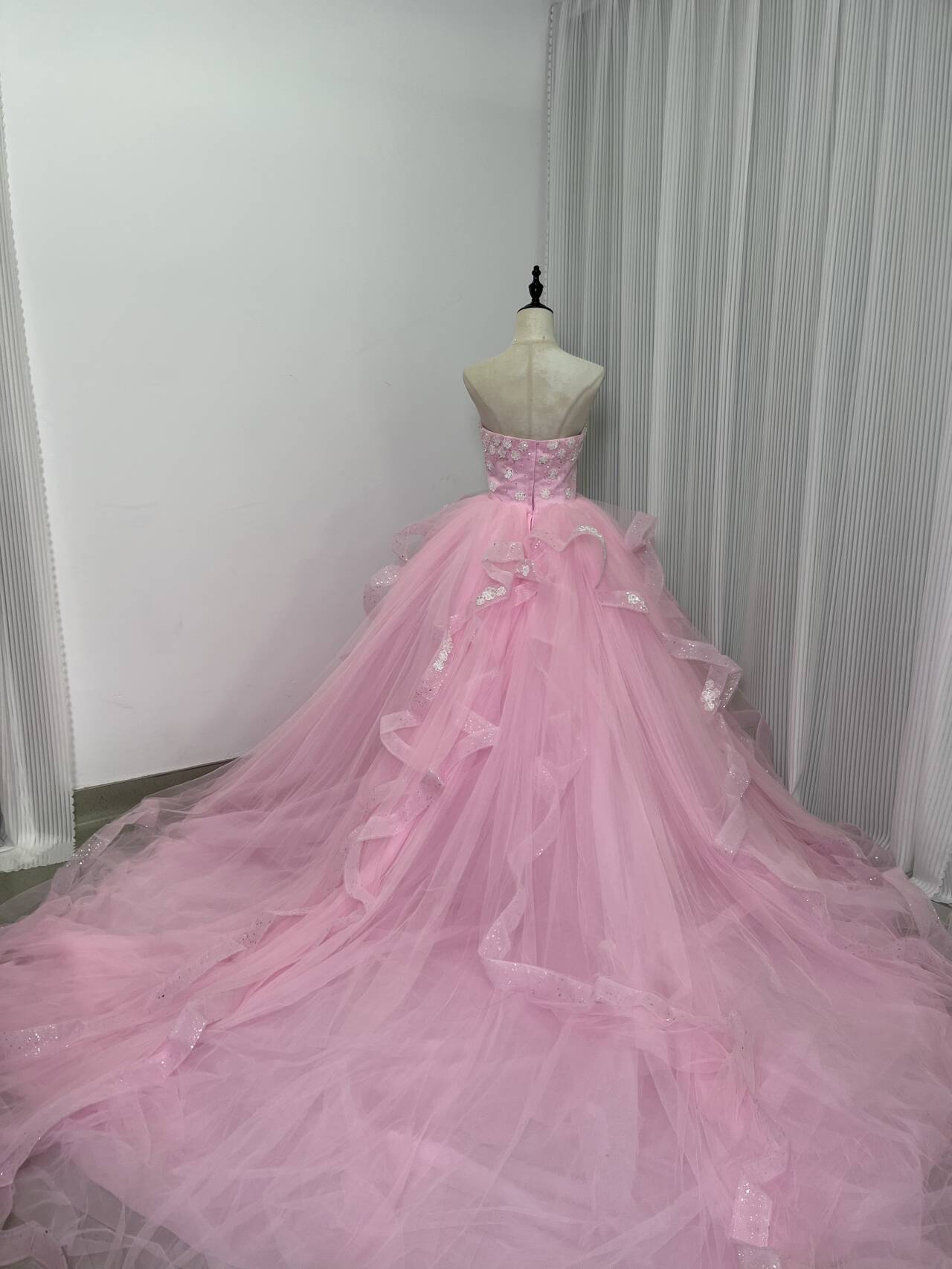 カラードレス ピンク ベアトップ ファスナー プリンセスライン 花嫁 華やかなトレーン カラードレス ピンク ベアトップ ファスナー プリンセスライン 花嫁 華やかなトレーン