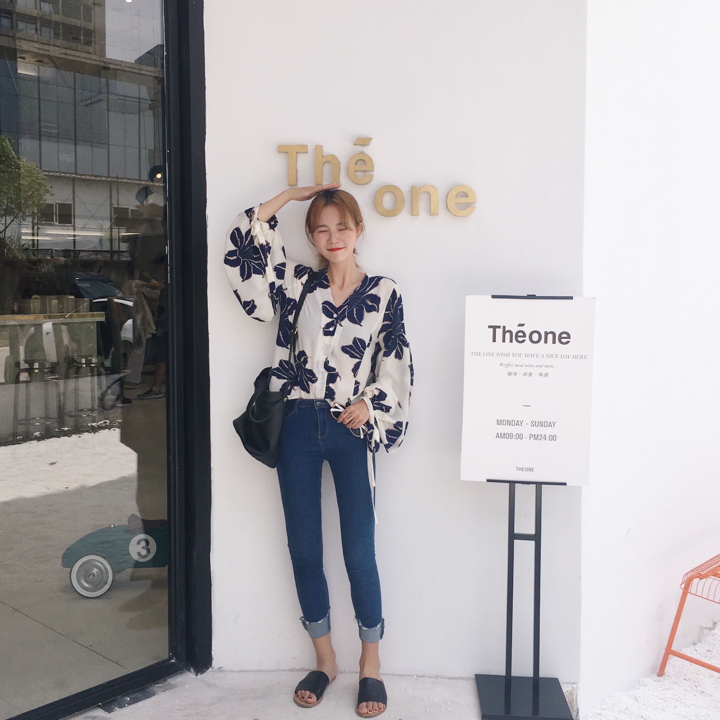 2417.大きな花柄長袖ブラウス(ホワイト)2019 春夏秋 カジュアル お出かけ 買い物 おしゃれ 2417.大きな花柄長袖ブラウス(ホワイト)2019 春夏秋 カジュアル お出かけ 買い物 おしゃれ