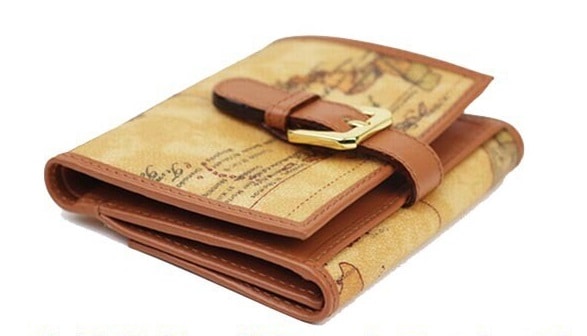 PRIMA CLASSE W007-6000 プリマクラッセ Wホック二折財布 ベージュ/キャメル/ゴールド /取寄品/裁断箇所により地図柄が異なります PRIMA CLASSE W007-6000 プリマクラッセ Wホック二折財布 ベージュ/キャメル/ゴールド /取寄品/裁断箇所により地図柄が異なります