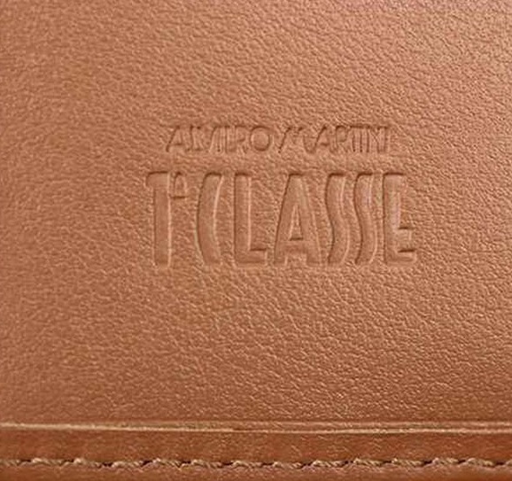 PRIMA CLASSE W007-6000 プリマクラッセ Wホック二折財布 ベージュ/キャメル/ゴールド /取寄品/裁断箇所により地図柄が異なります PRIMA CLASSE W007-6000 プリマクラッセ Wホック二折財布 ベージュ/キャメル/ゴールド /取寄品/裁断箇所により地図柄が異なります