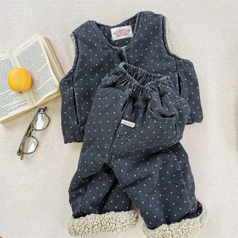 2024冬服子供服韓国版ベルベットデニムセット女の子男の子ジーンズ馬甲2セット5739 2024冬服子供服韓国版ベルベットデニムセット女の子男の子ジーンズ馬甲2セット5739