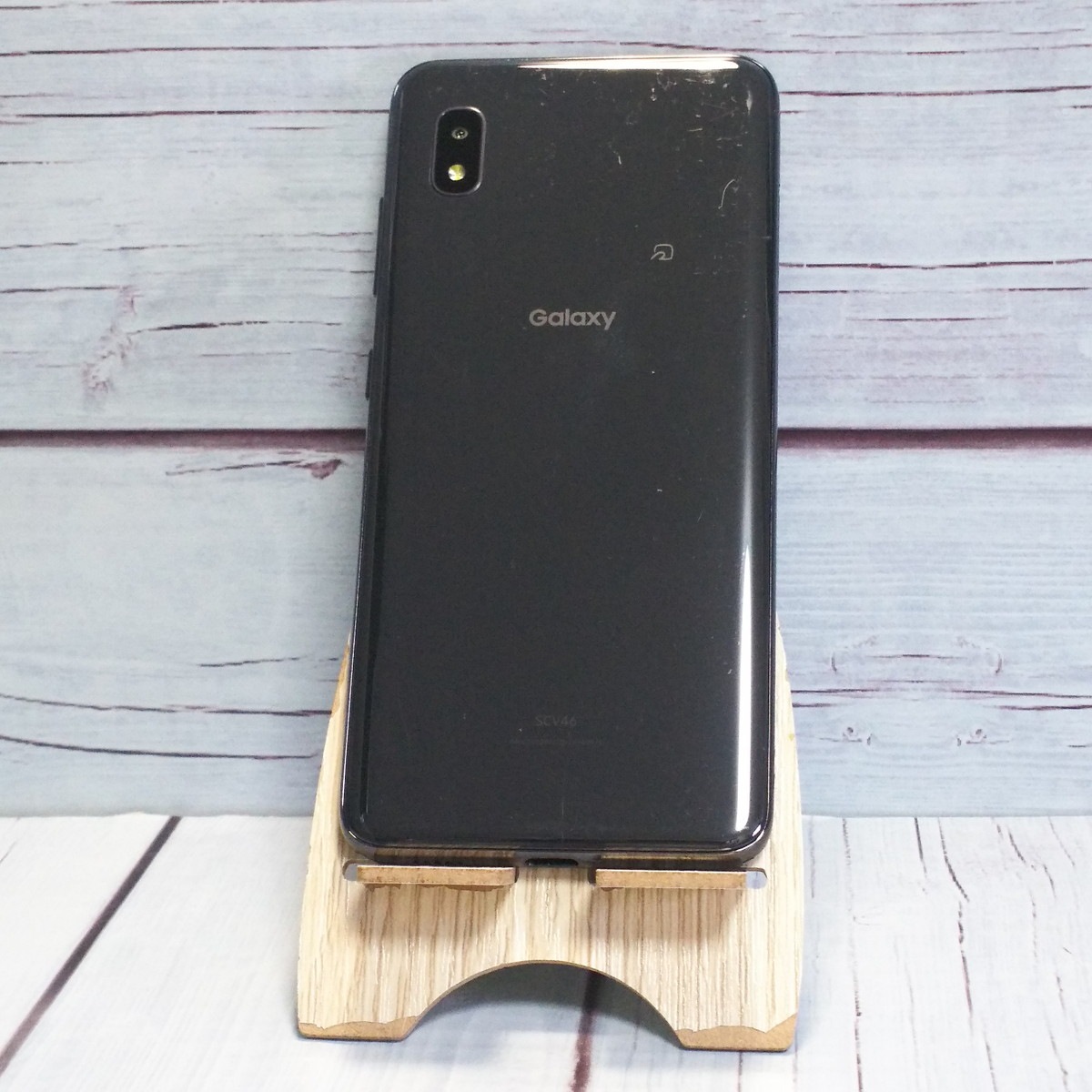送料無料】au Galaxy A20 SCV46 Black 本体 白ロム SIMロック