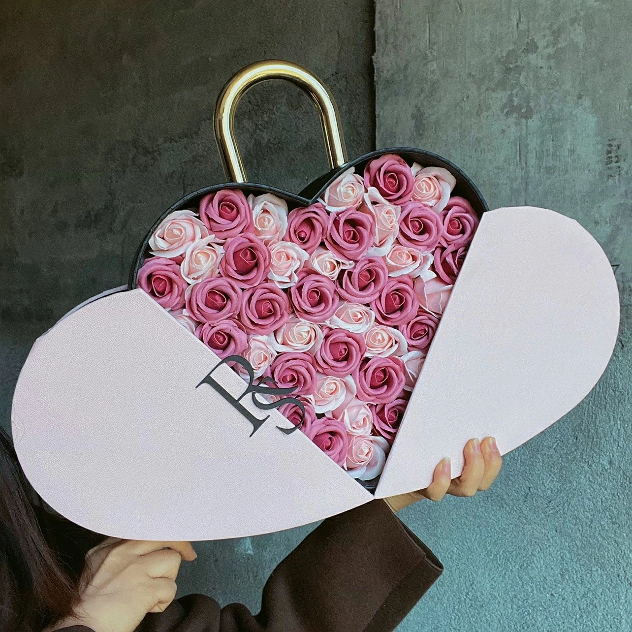 お安く提供ハート型バラ花束 45本/30本 ソープフラワー バラ花束 造花 フラワー 枯れない花 ローズ花束 女性 彼女 プレゼント人気 誕生祝 記念日 バレンタイン 結婚祝い 卒業 約33*30*1 お安く提供ハート型バラ花束 45本/30本 ソープフラワー バラ花束 造花 フラワー 枯れない花 ローズ花束 女性 彼女 プレゼント人気 誕生祝 記念日 バレンタイン 結婚祝い 卒業 約33*30*1