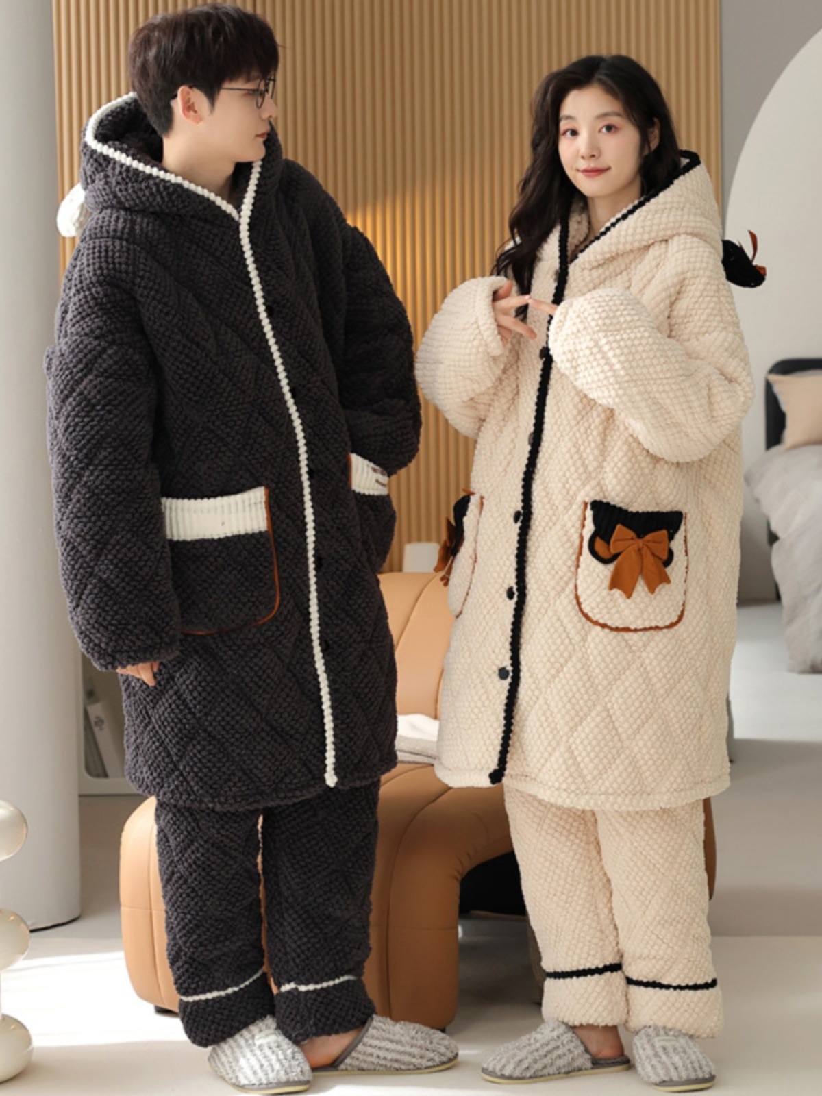 コットンコーラルフリースのカップルのパジャマの女性の秋モデルの男性のローブの3層はツーピーススーツの外に着用することができます