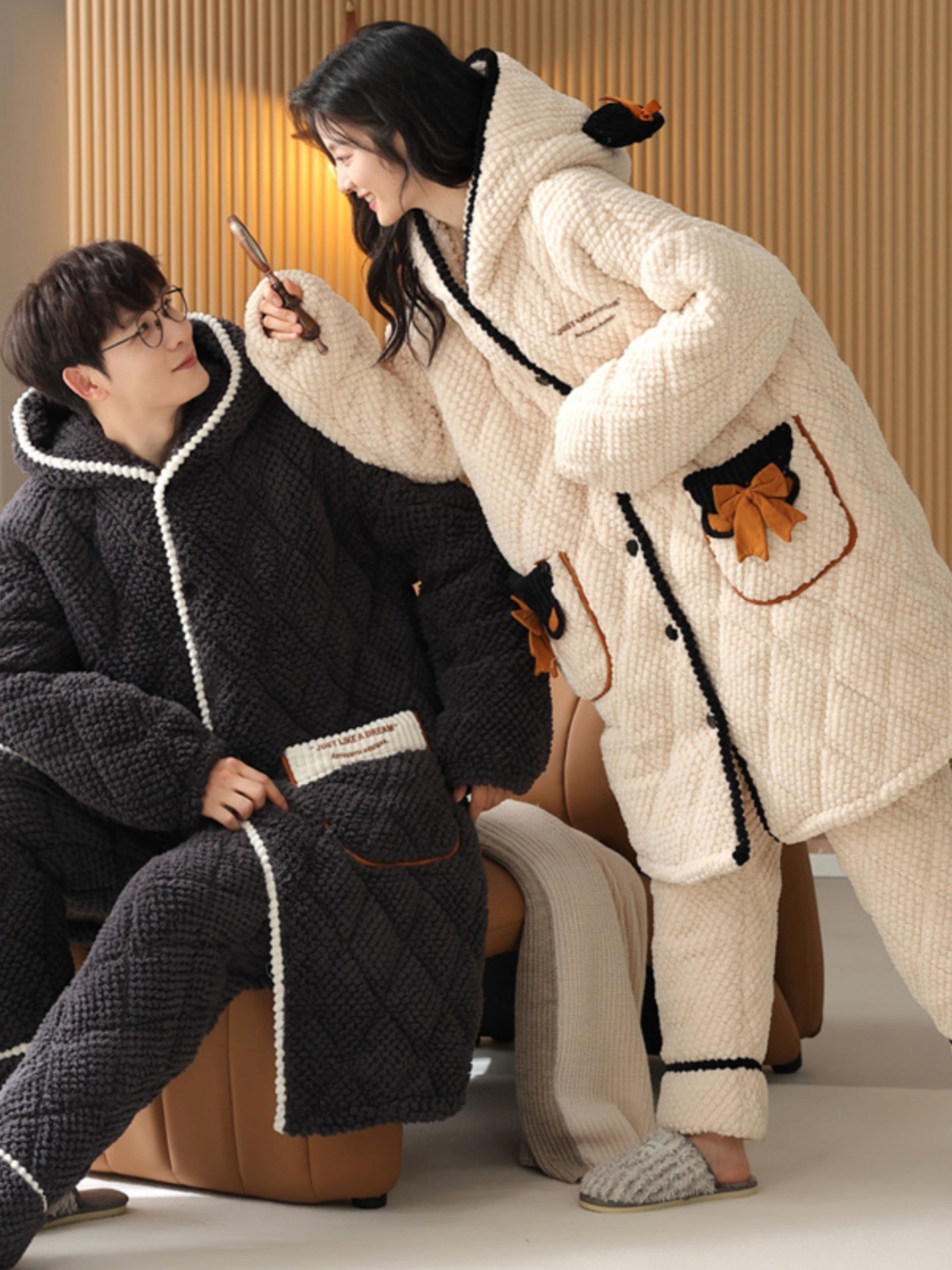 コットンコーラルフリースのカップルのパジャマの女性の秋モデルの男性のローブの3層はツーピーススーツの外に着用することができます