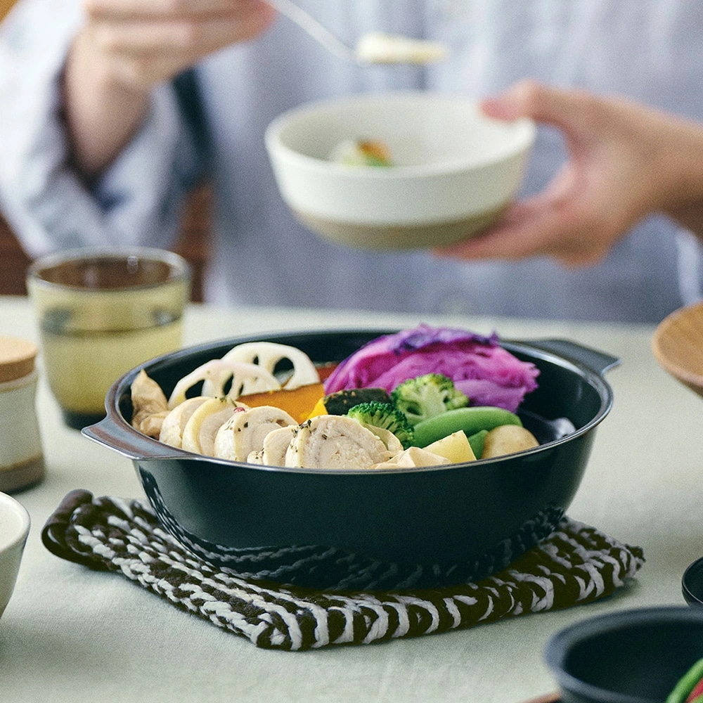 KINTO(キントー) KAKOMI 琺瑯鍋 1L 1~2人前 ホワイト ブラック IH 直火 寄せ鍋 鍋 琺瑯 スープ 煮込み 炊き込み KINTO(キントー) KAKOMI 琺瑯鍋 1L 1~2人前 ホワイト ブラック IH 直火 寄せ鍋 鍋 琺瑯 スープ 煮込み 炊き込み