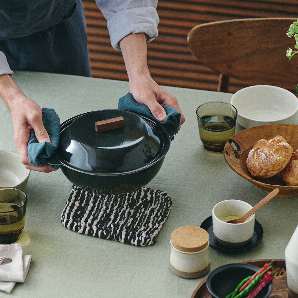 KINTO(キントー) KAKOMI 琺瑯鍋 1L 1~2人前 ホワイト ブラック IH 直火 寄せ鍋 鍋 琺瑯 スープ 煮込み 炊き込み KINTO(キントー) KAKOMI 琺瑯鍋 1L 1~2人前 ホワイト ブラック IH 直火 寄せ鍋 鍋 琺瑯 スープ 煮込み 炊き込み