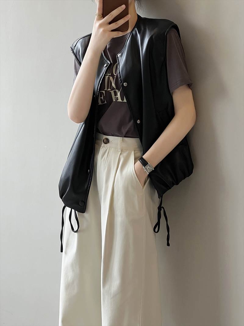 アウター レディース フェイクレザーベスト ノースリーブ 前開き ボタン ポケット クルーネック ラウンドネック ドロストデザイン ドローストリング PU ルーズ 大人可愛い シンプル カジュアル ベ アウター レディース フェイクレザーベスト ノースリーブ 前開き ボタン ポケット クルーネック ラウンドネック ドロストデザイン ドローストリング PU ルーズ 大人可愛い シンプル カジュアル ベ