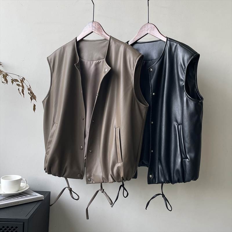 アウター レディース フェイクレザーベスト ノースリーブ 前開き ボタン ポケット クルーネック ラウンドネック ドロストデザイン ドローストリング PU ルーズ 大人可愛い シンプル カジュアル ベ アウター レディース フェイクレザーベスト ノースリーブ 前開き ボタン ポケット クルーネック ラウンドネック ドロストデザイン ドローストリング PU ルーズ 大人可愛い シンプル カジュアル ベ